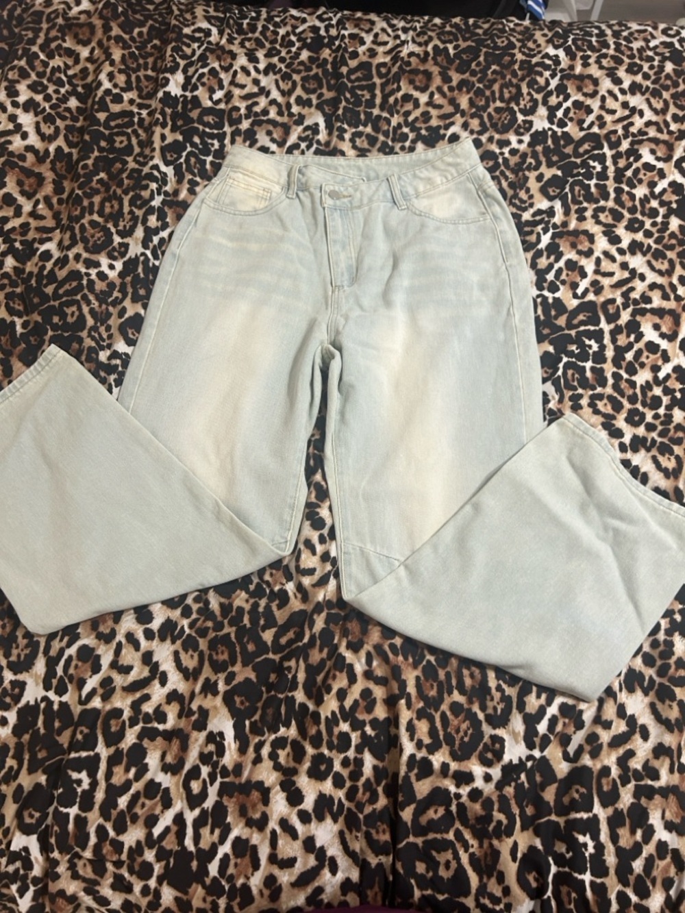 Classic High-Rise Wide-Leg Women's Jeans in Light Sage - Picture 2 of 6